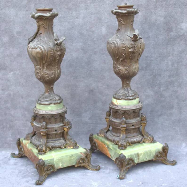 Pair of antique French Art Nouveau bronze vases on a marble base, fireplace decoration, 1800s, Châteaucore cassolettes, unique piece.