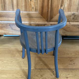 Curved wooden armchair from the late 19th/early 20th century.
