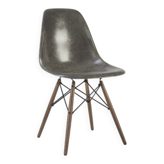 Chaise de salle à manger coque Eames originale Herman Miller DSW, gris éléphant