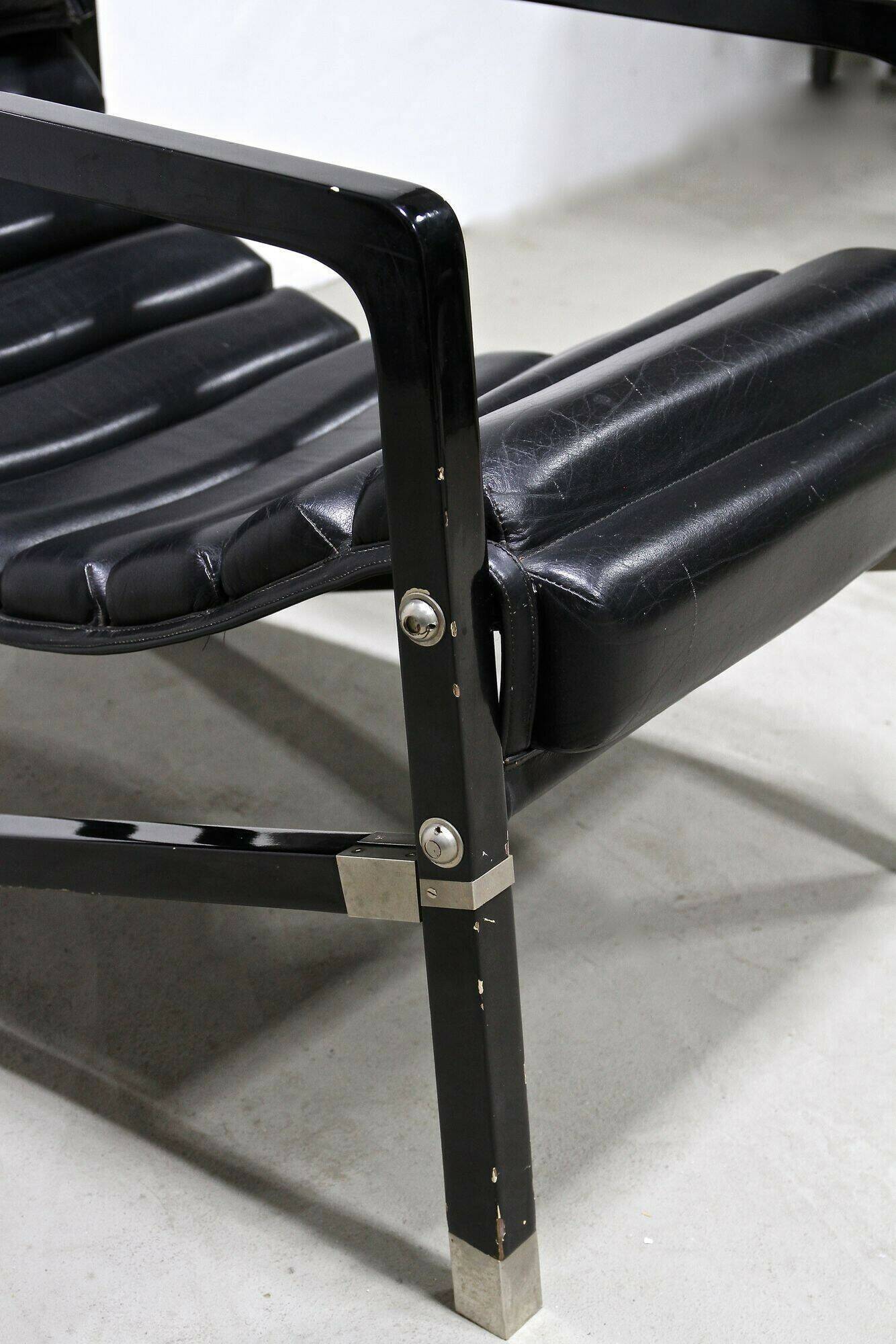 Black leather chaise longue, Eileen Gray design, 1927, France, circa 1975.