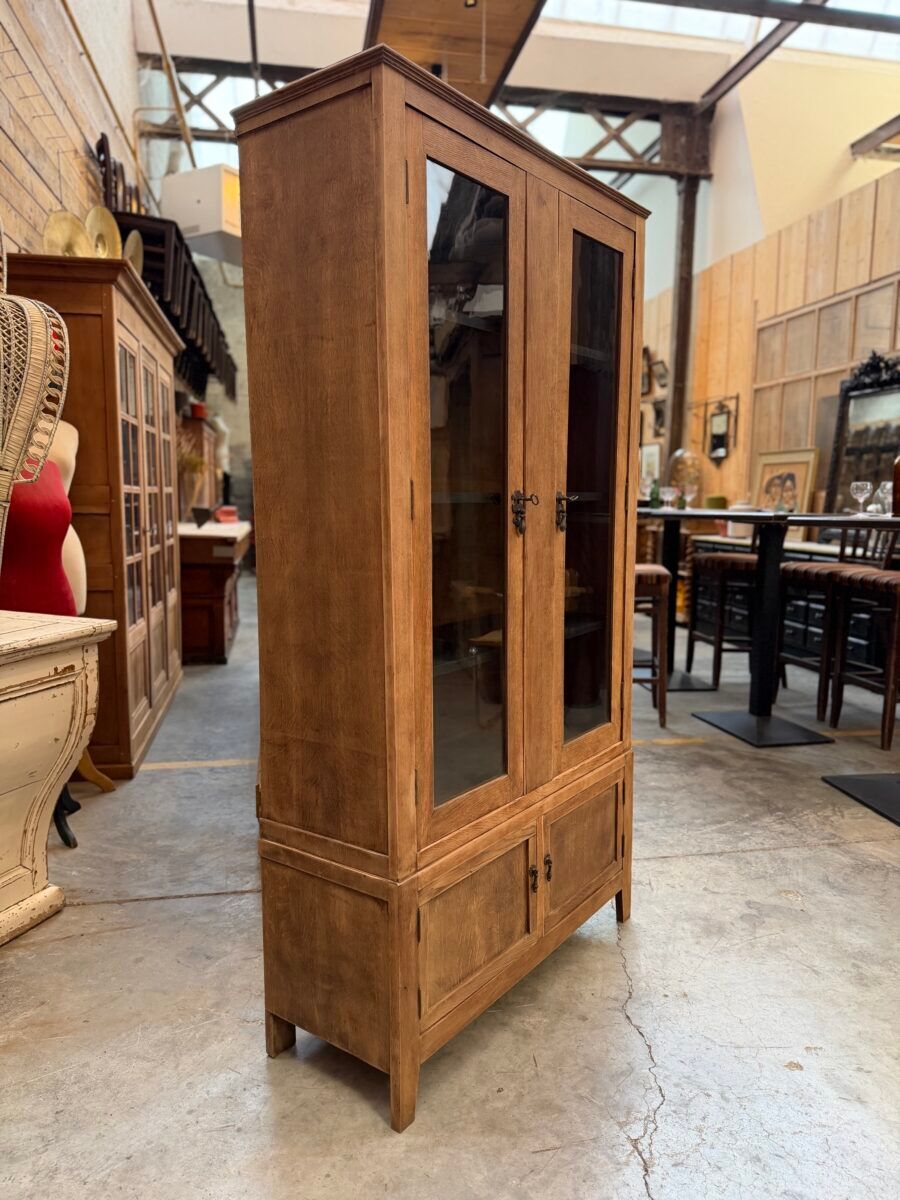 Vitrine en chêne début XXème