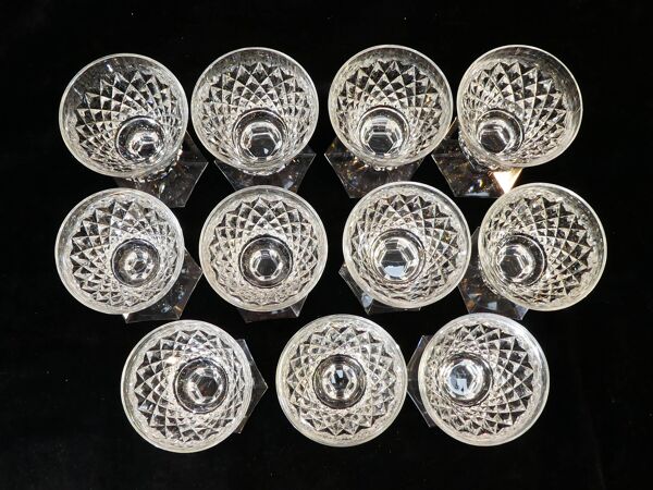 11 verres a vin en Cristal taillé a pointe de diamant CRISTALLERIE DE LORRAINE