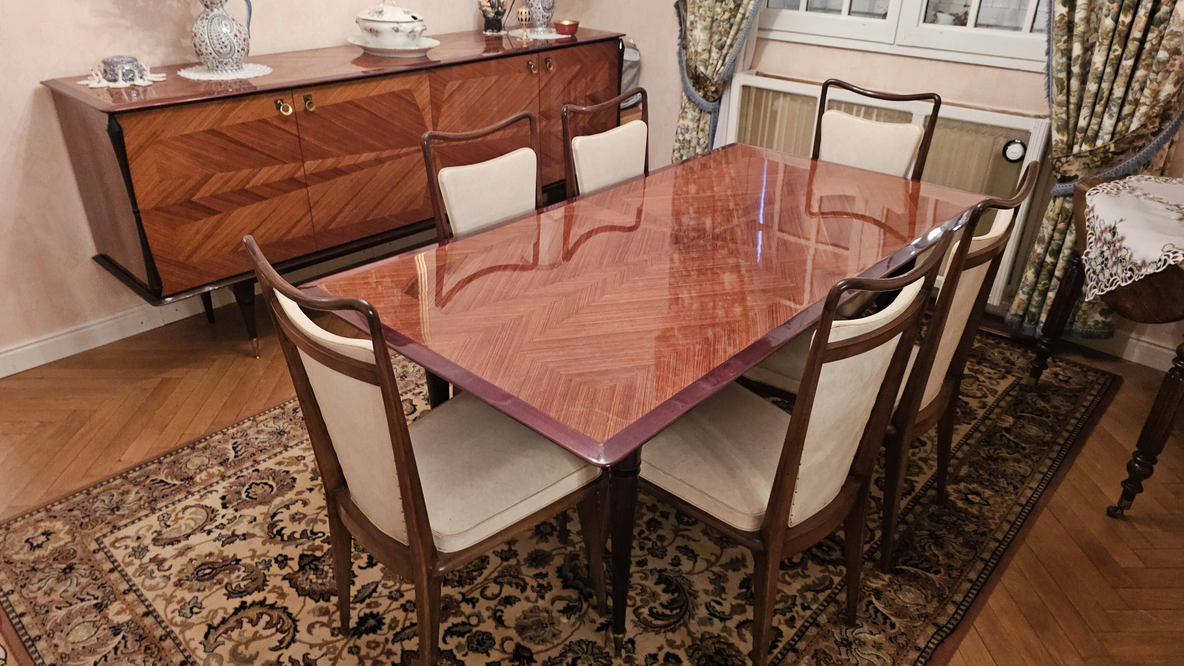 Dining room in rosewood