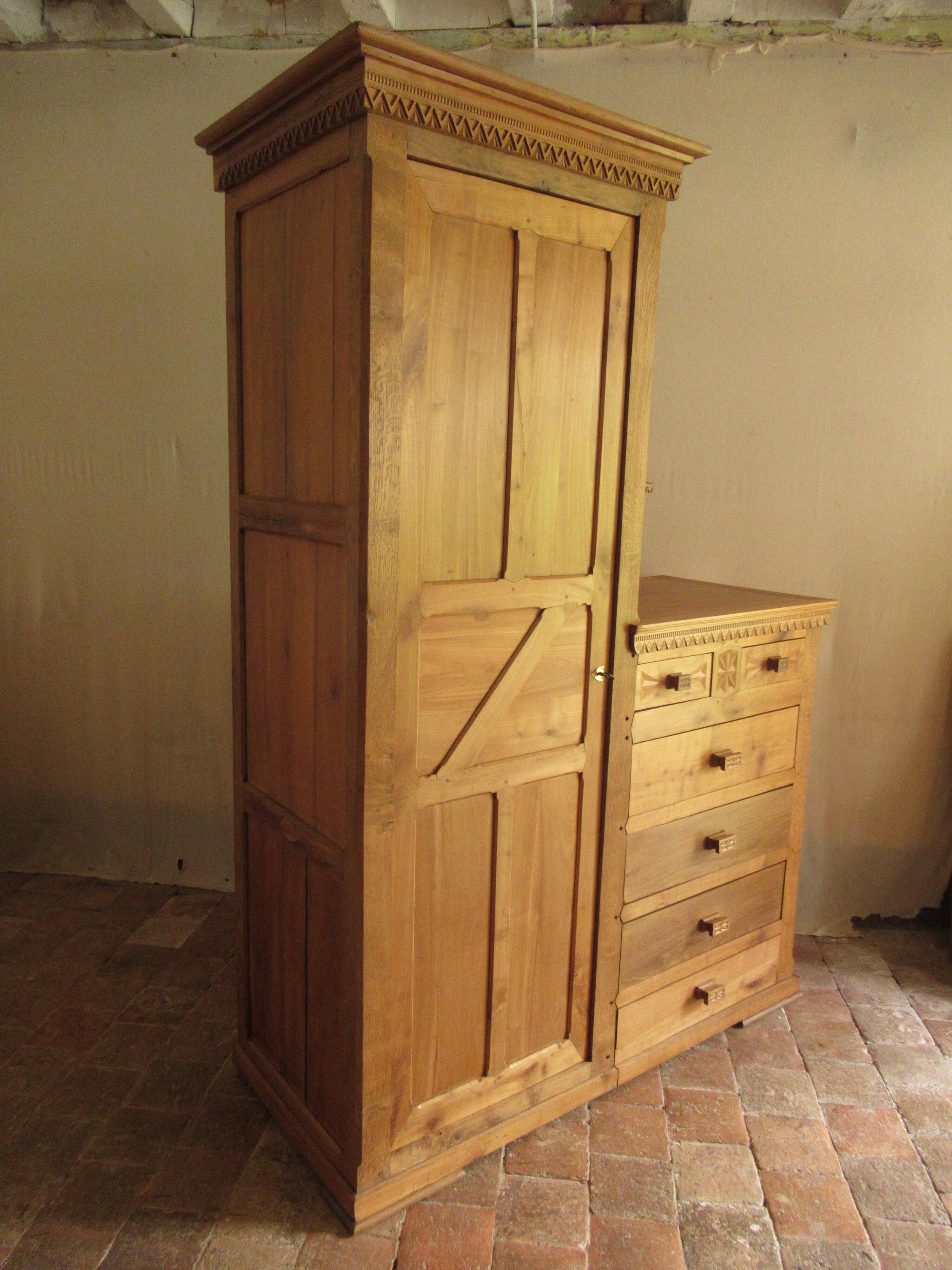 Asymmetrical wardrobe