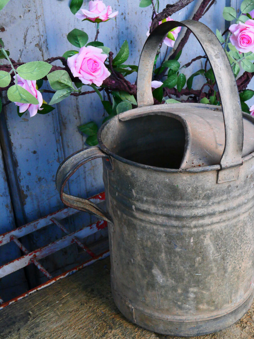 Zinc watering can