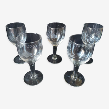 Lot de 5 verres anciens en cristal taillé pour Porto liqueur ou alcool blanc
