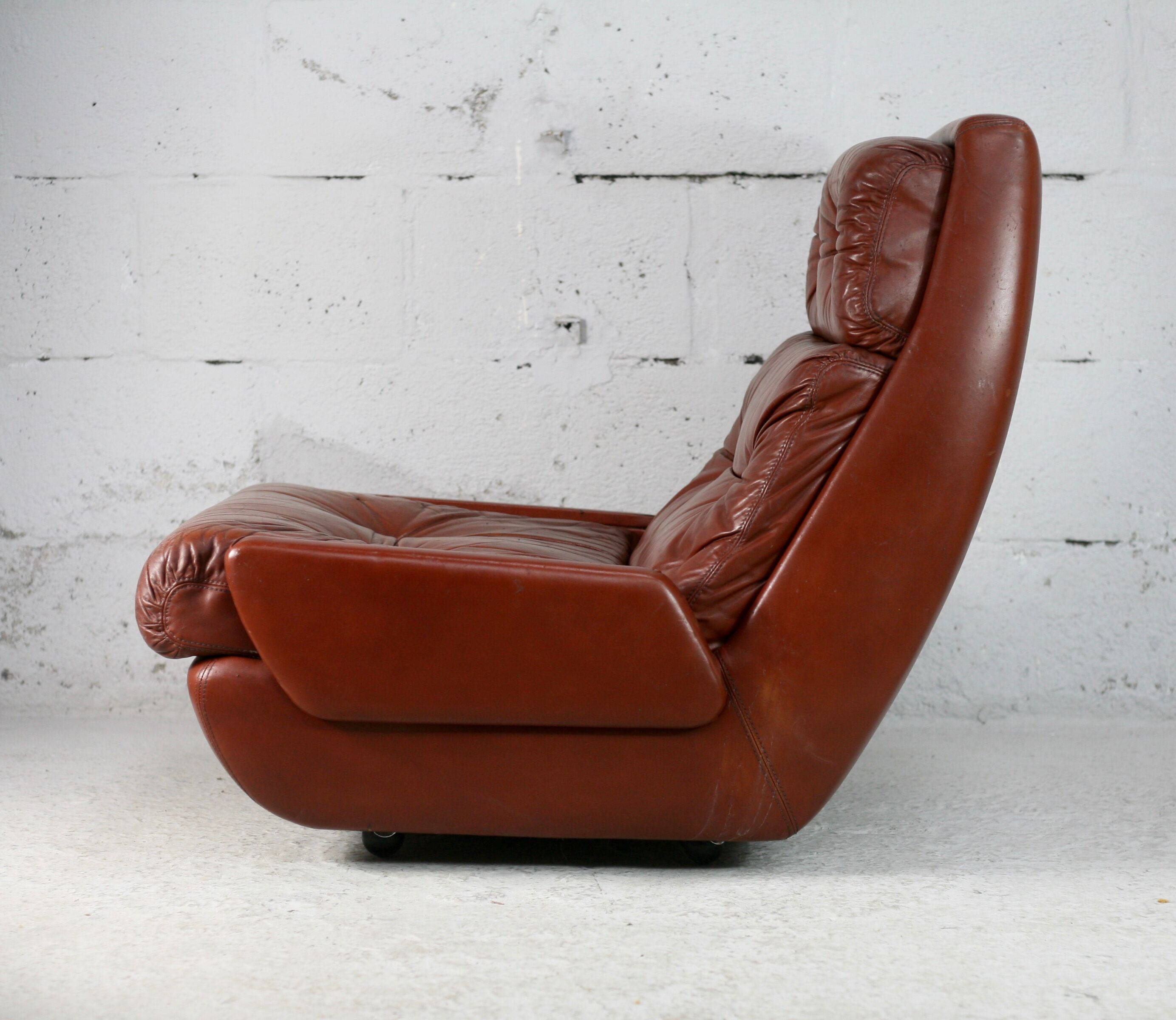 Easy chair "space age". Jean Prévost, France, leather, circa 1970