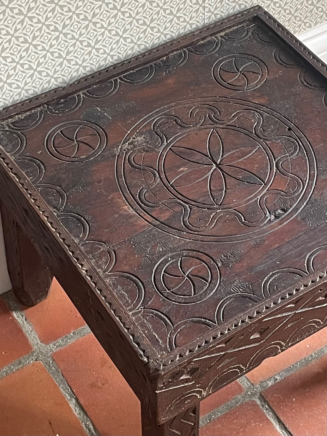 Handcrafted Berber coffee table – Carved wood (Morocco)