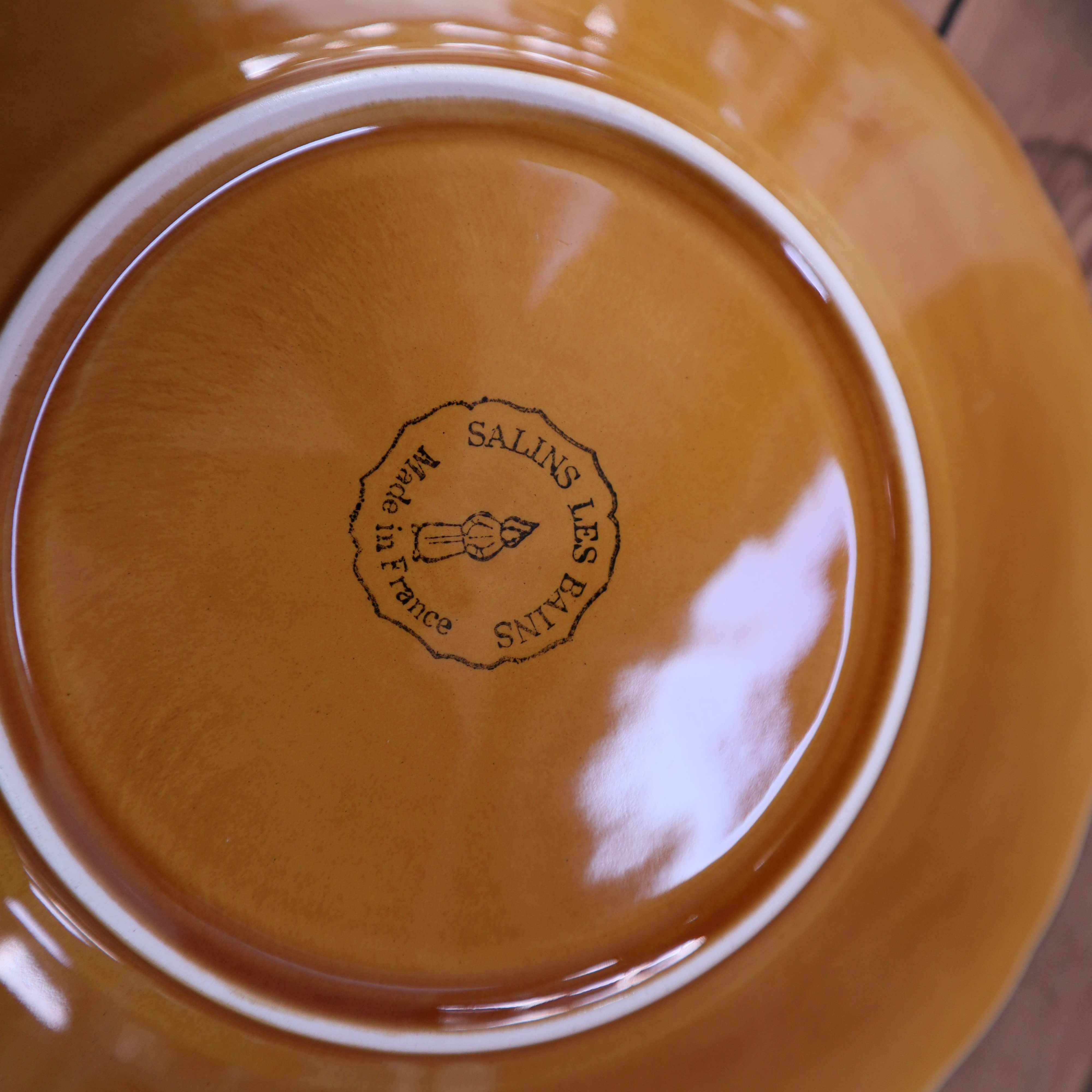 Assiette à dessert faïence barbotine Salins à décor de prunes