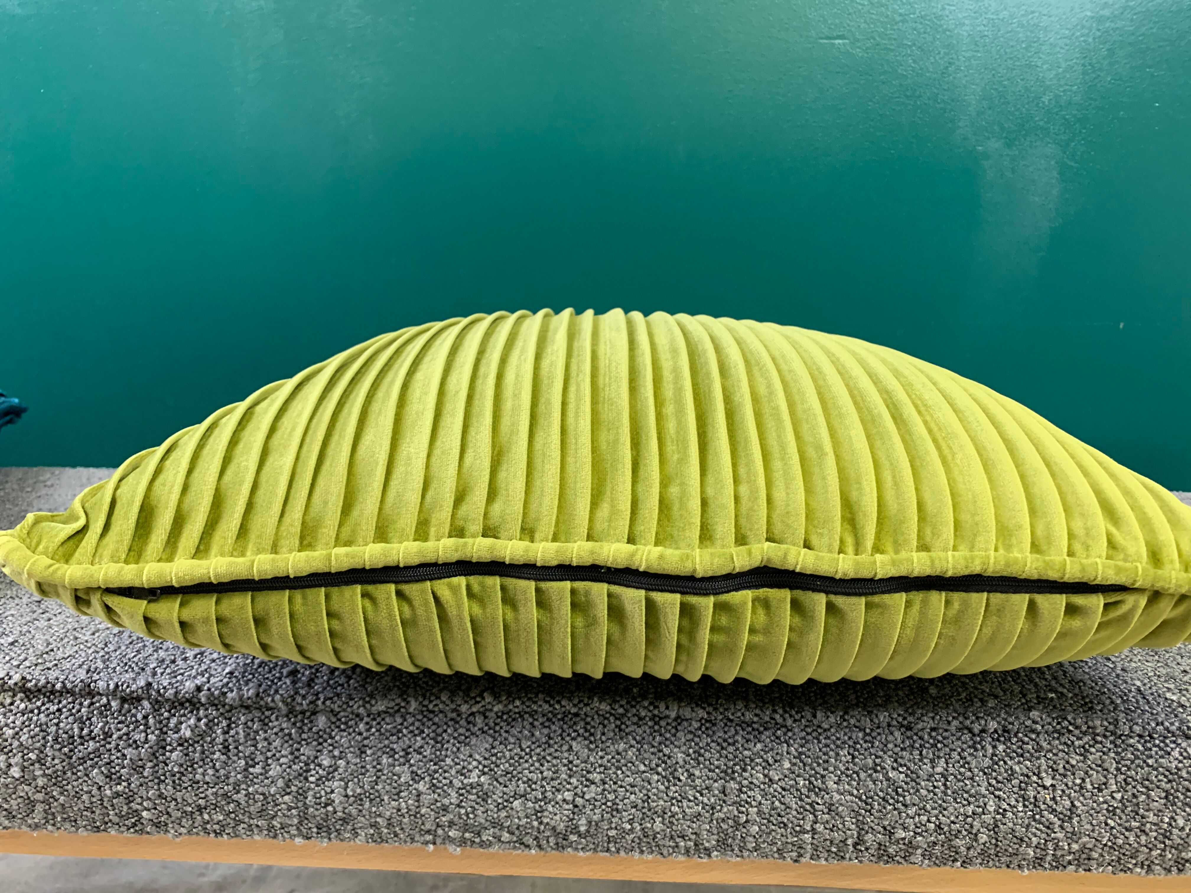 Green cushion 45x45cm
