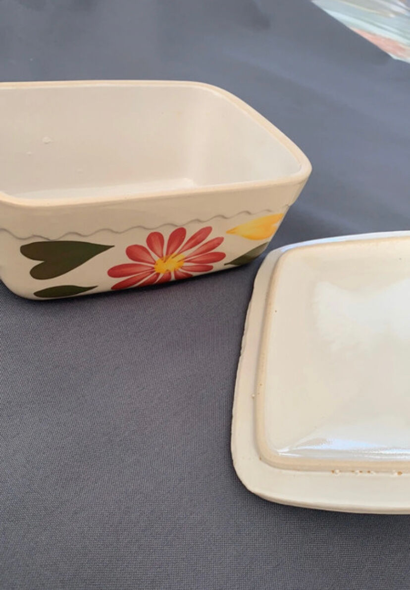 Butter dish with ceramic lid decoration flowers