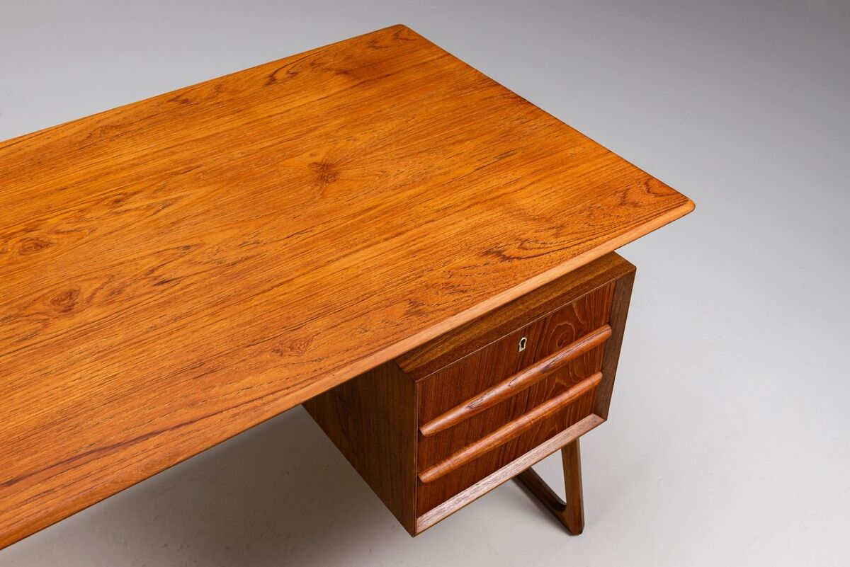 Svend Age Madsen freestanding desk in teak H.P. Hansen Denmark 1960
