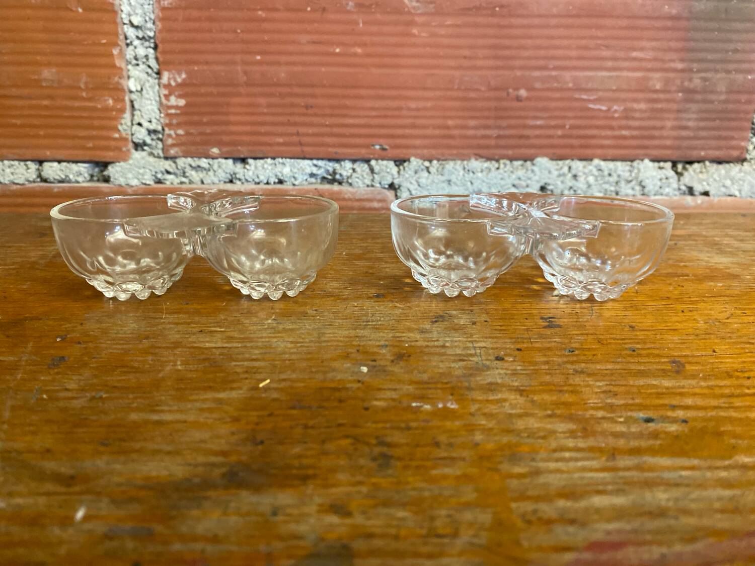 Paire De Saleron Ancien Art Déco Verre Moulé Salière Poivrier Vintage