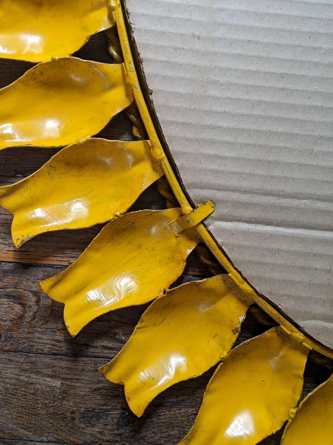 Miroir tulipe en métal doré ovale décoration campagne