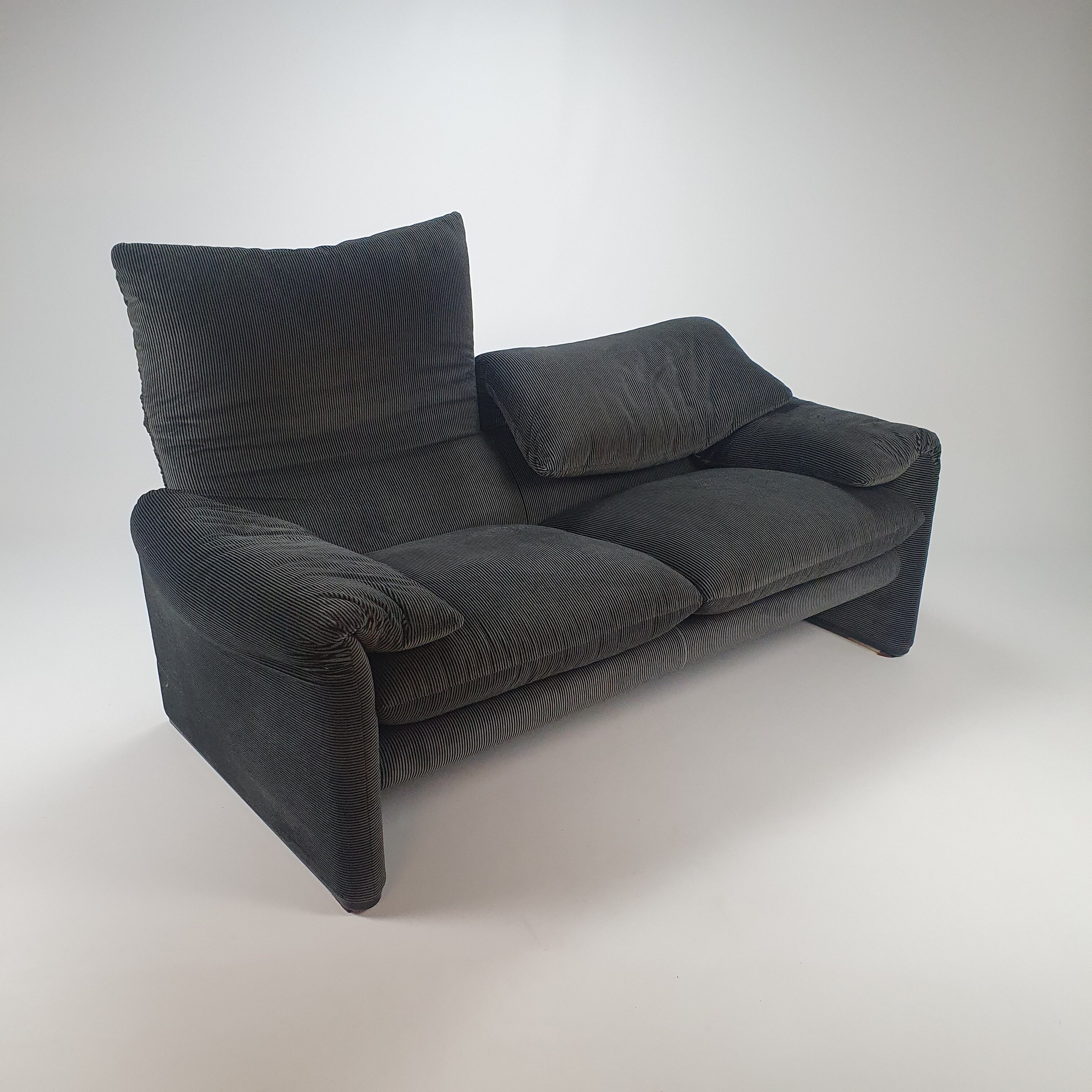 Maralunga Two Seater Sofa by Vico Magistretti for Cassina, 1970s