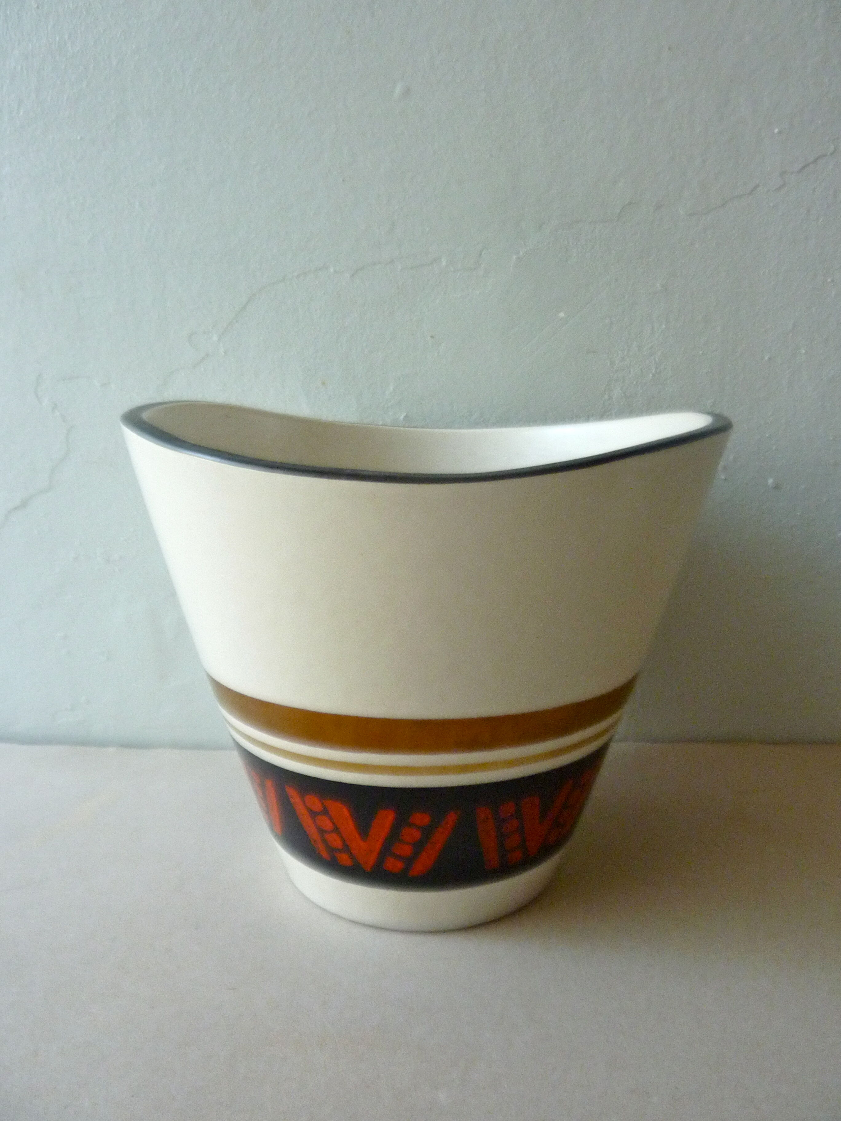 Ceramic pot cover from the 60s