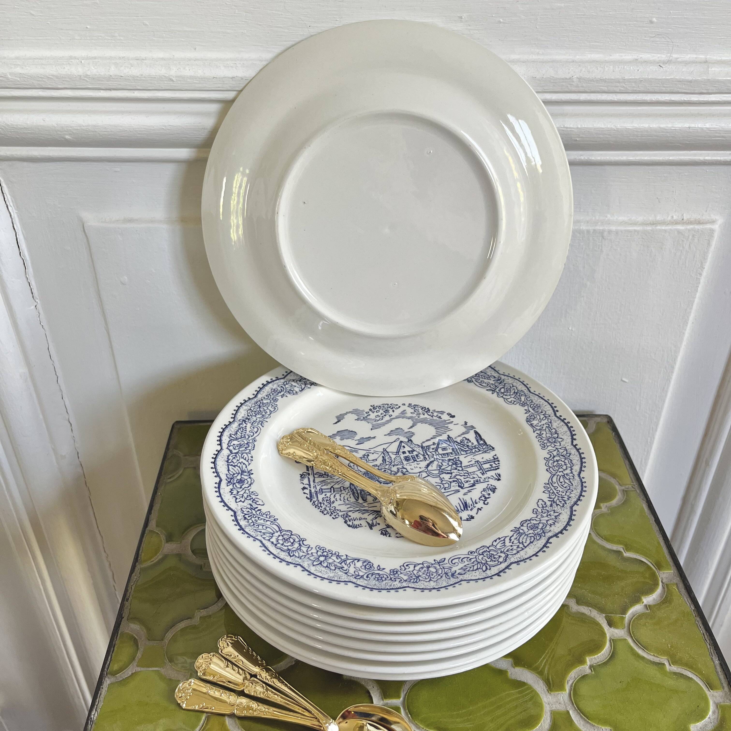 9 assiettes à dessert anglaises décor bleu calèche