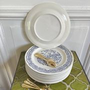 9 assiettes à dessert anglaises décor bleu calèche
