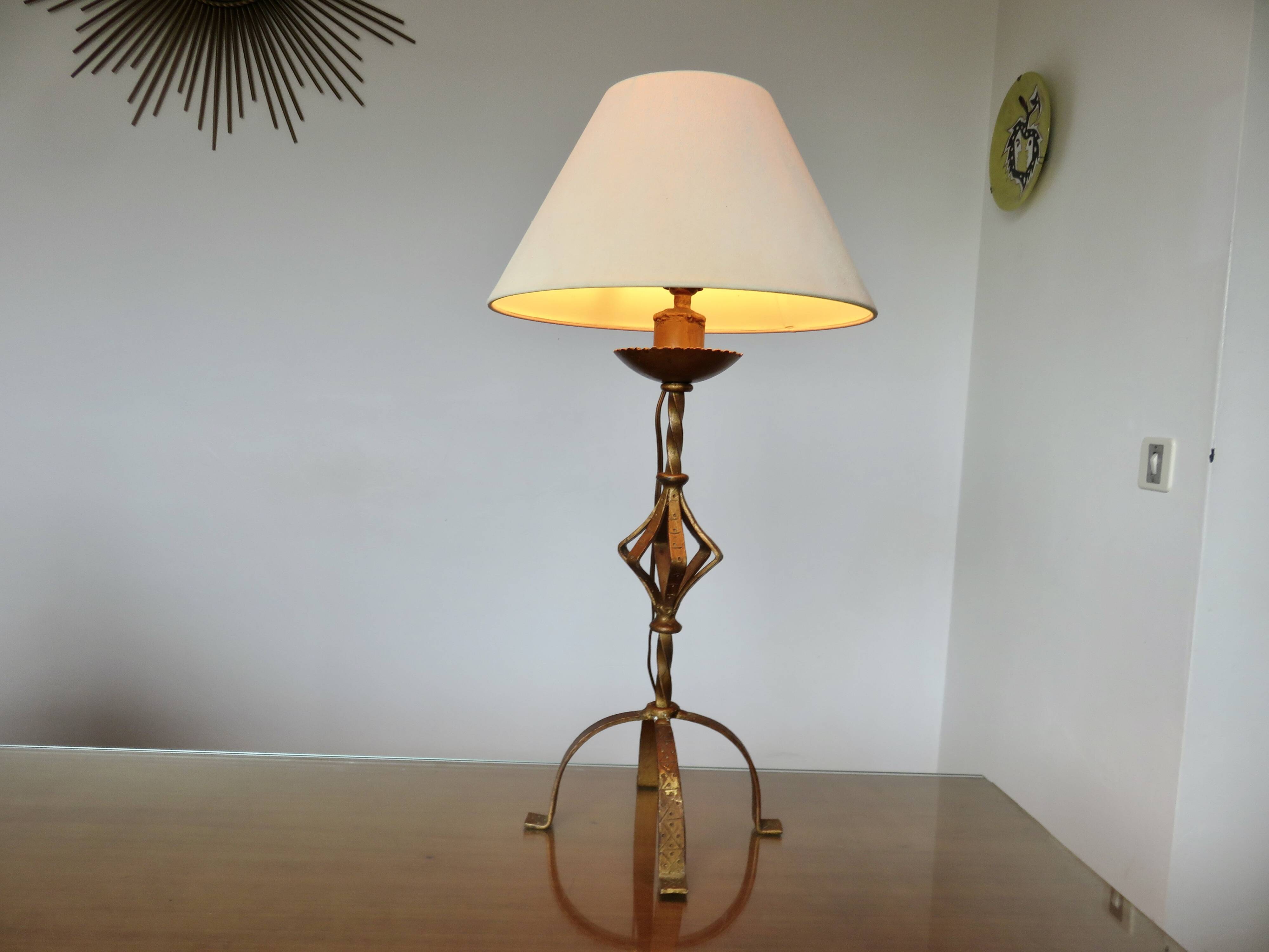 Large "Arts & Crafts" style lamp in beaten iron with a golden patina.