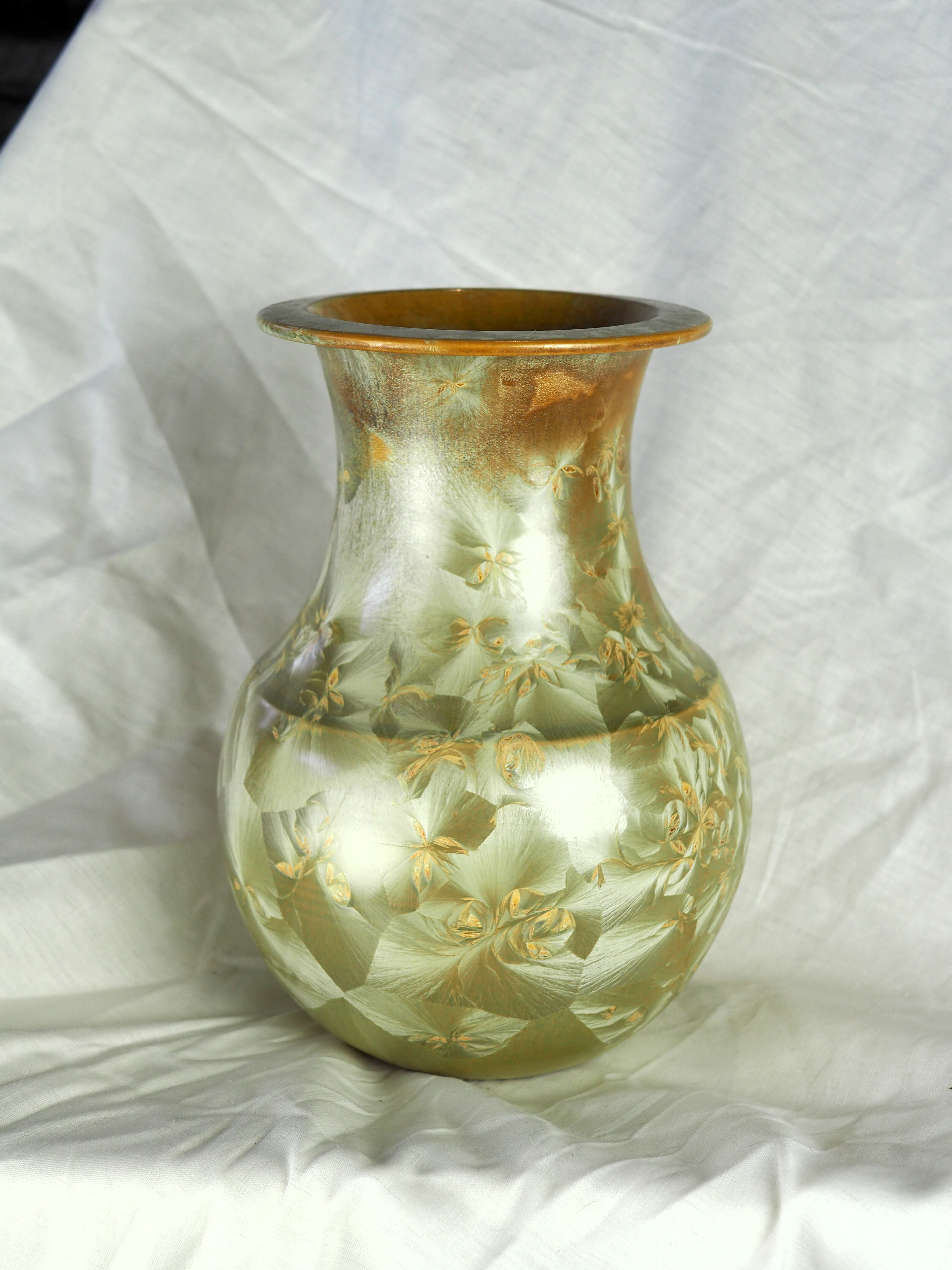 Vase with complete golden crystallization, high silhouette - Montgolfier - 80s
