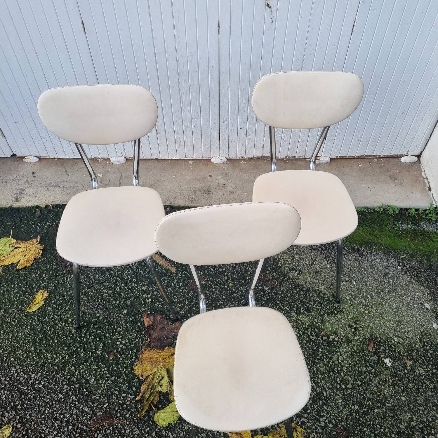 3 white vinyl chairs from 1970