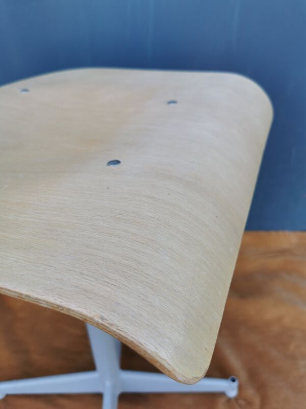 Chaise d atelier reglable