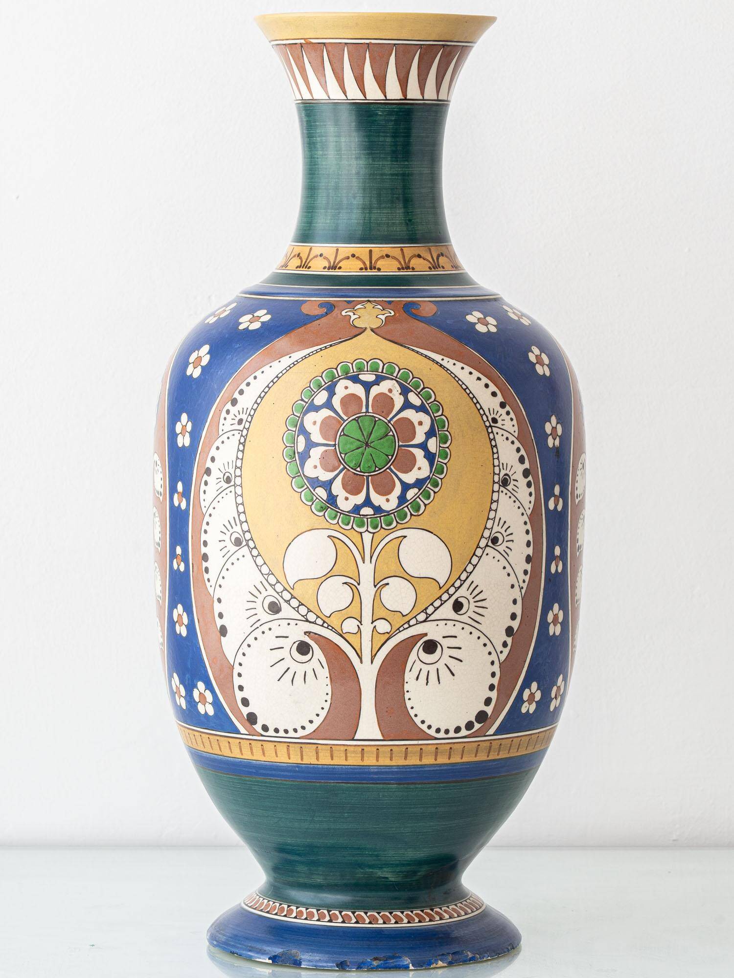 Monumental vase Lindus Art Nouveau–Art Deco, Arnhemsche Fayencefabriek, 1910s