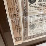 Cadre avec un ancien titre bousier russe