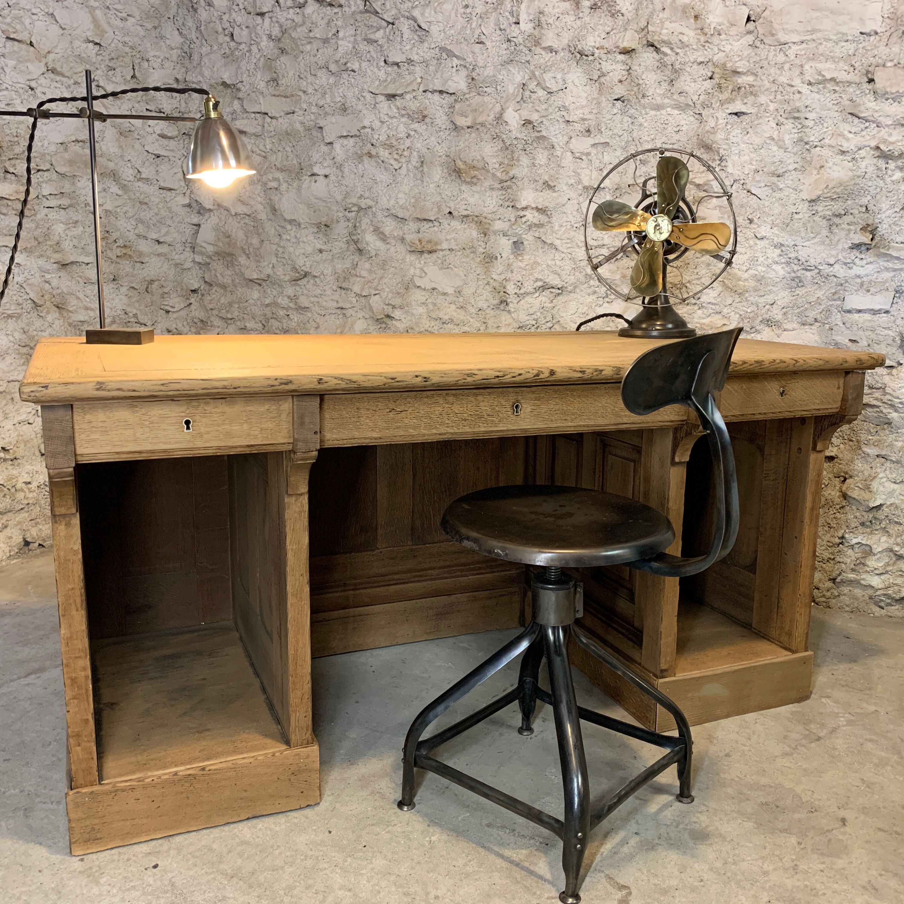 Former oak desk of the BNF