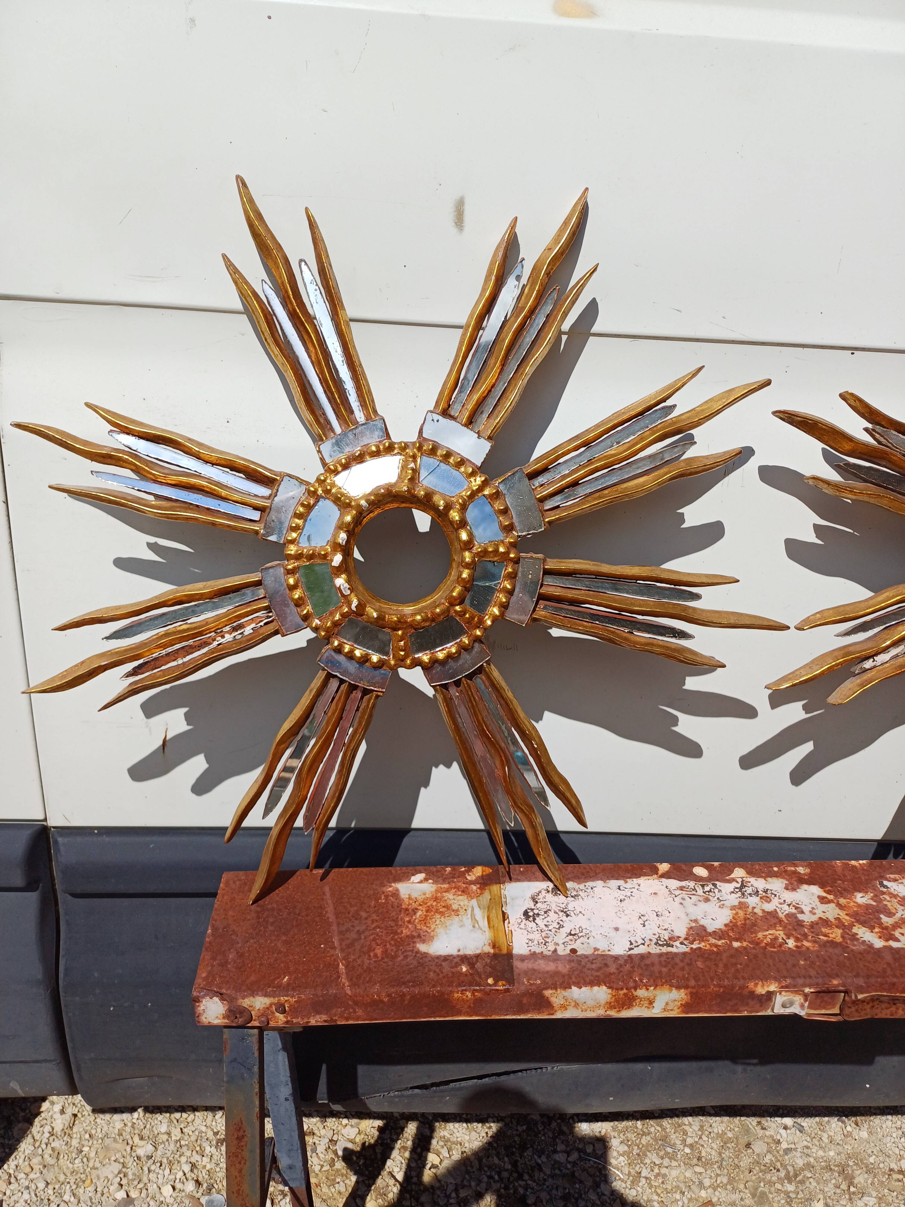 2 miroirs soleil bois et stuc doré