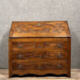 Commode scriban époque XVIIIeme en merisier sculpté circa 1780