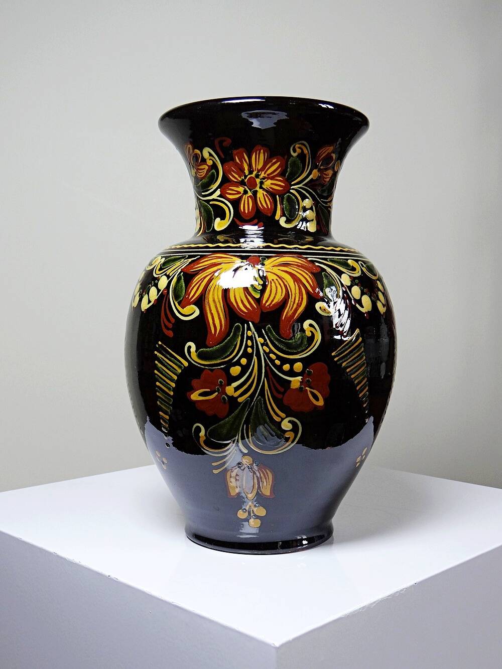Vintage large vase from the 60s-70s, Hungarian MHV, in hand-painted glazed ceramic.