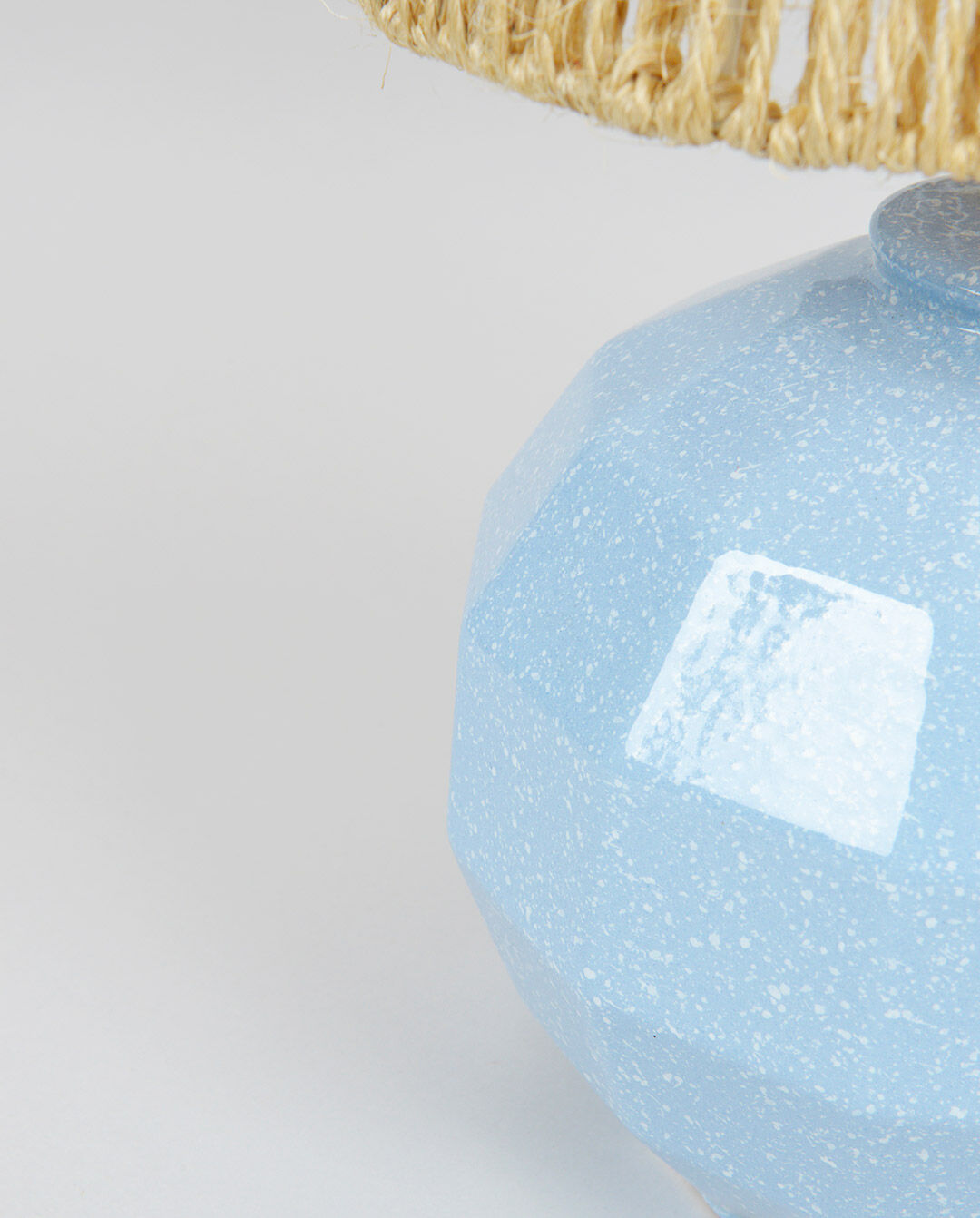 Lampe boule bleue mouchetée