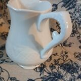 Petit pichet ancien en porcelaine 
