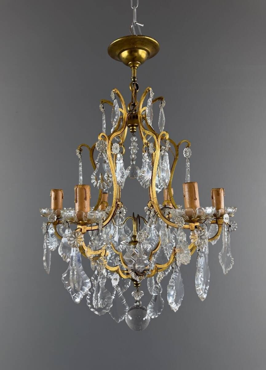 Crystal chandelier and gilded brass, Louis XV style, 19th century.