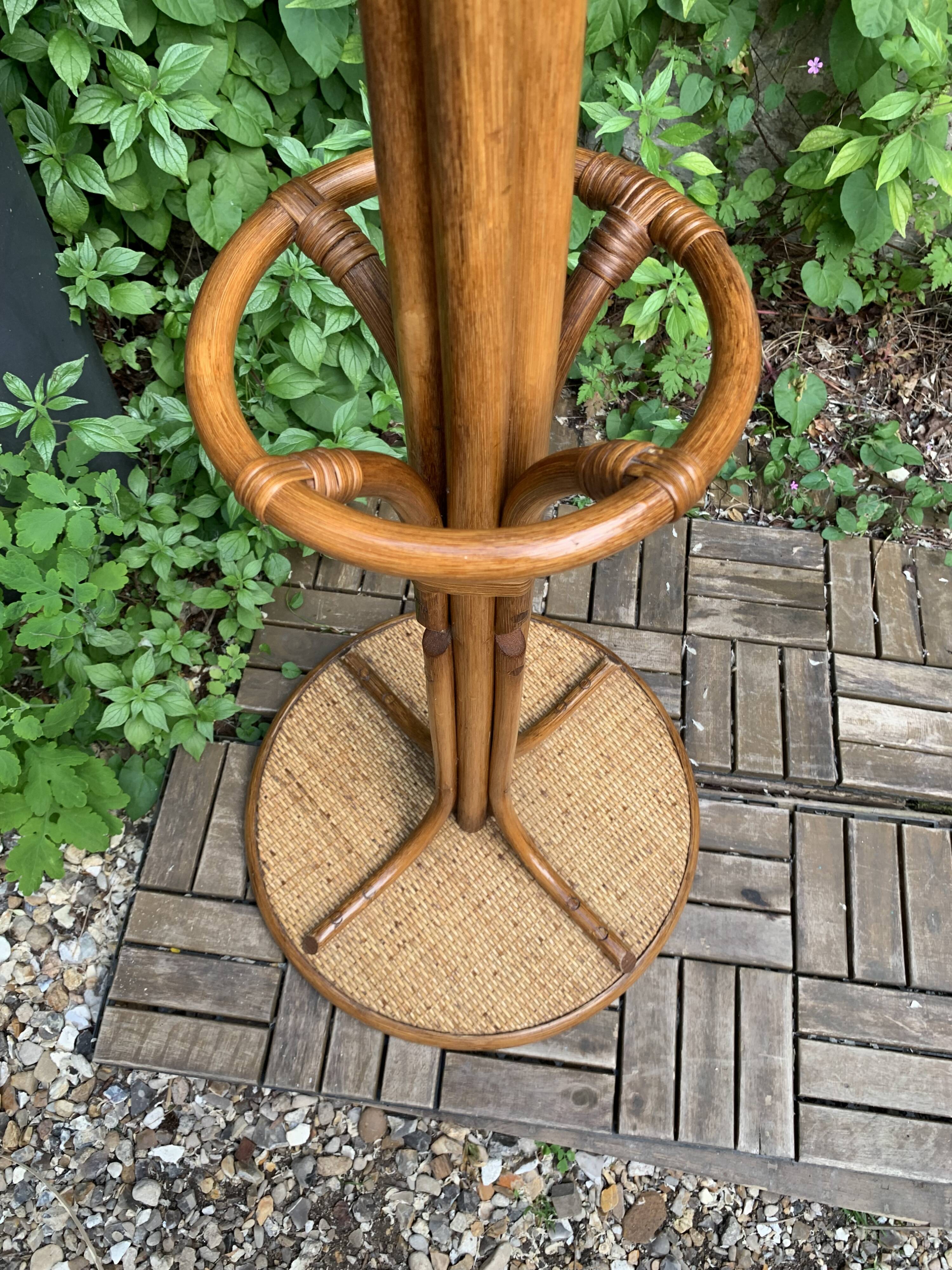 Perroquet portemanteau en rotin vintage 1970