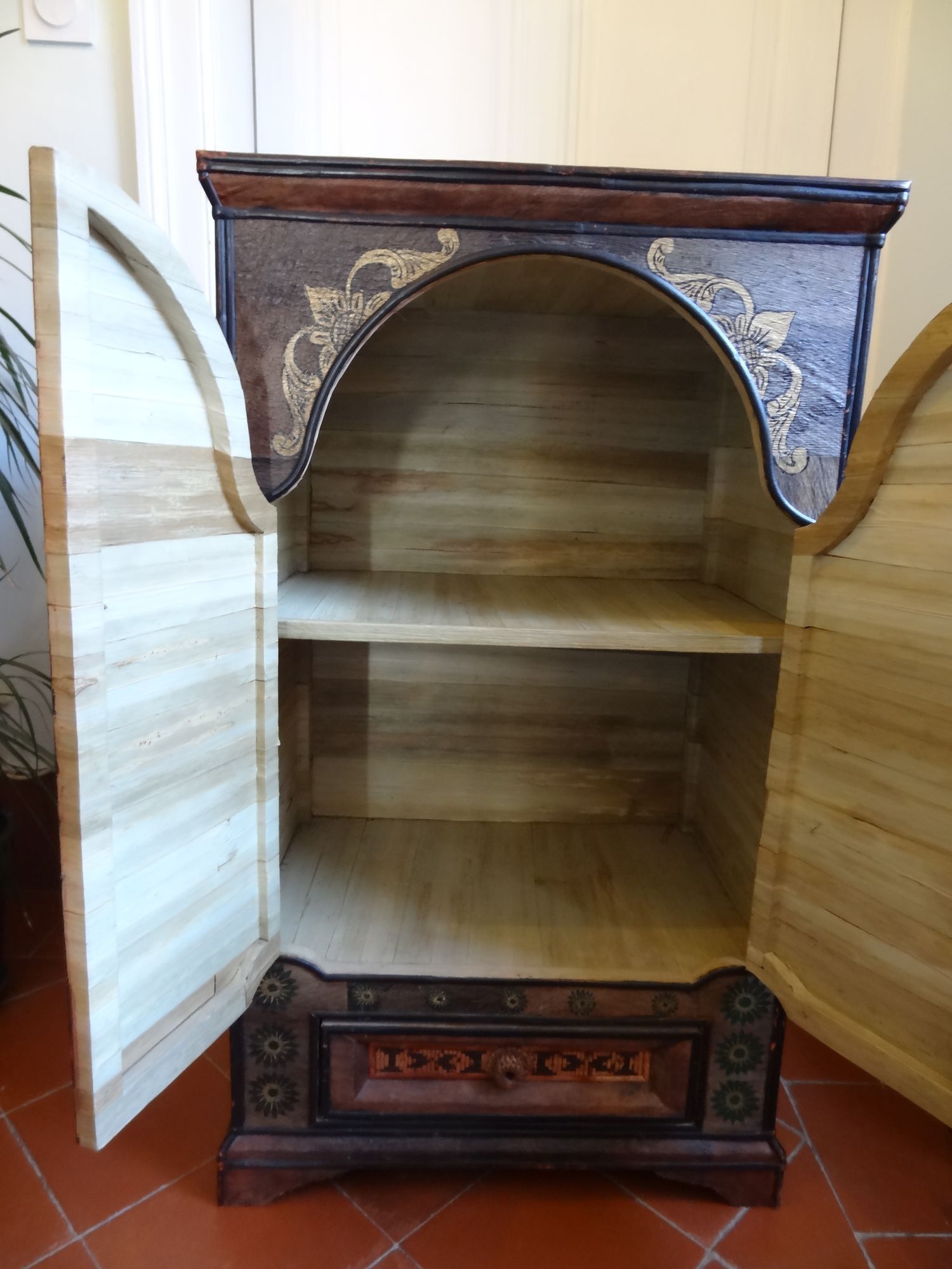 Bali furniture (sideboard) in polychromed banana leaves 54 x 91 x 38 cm