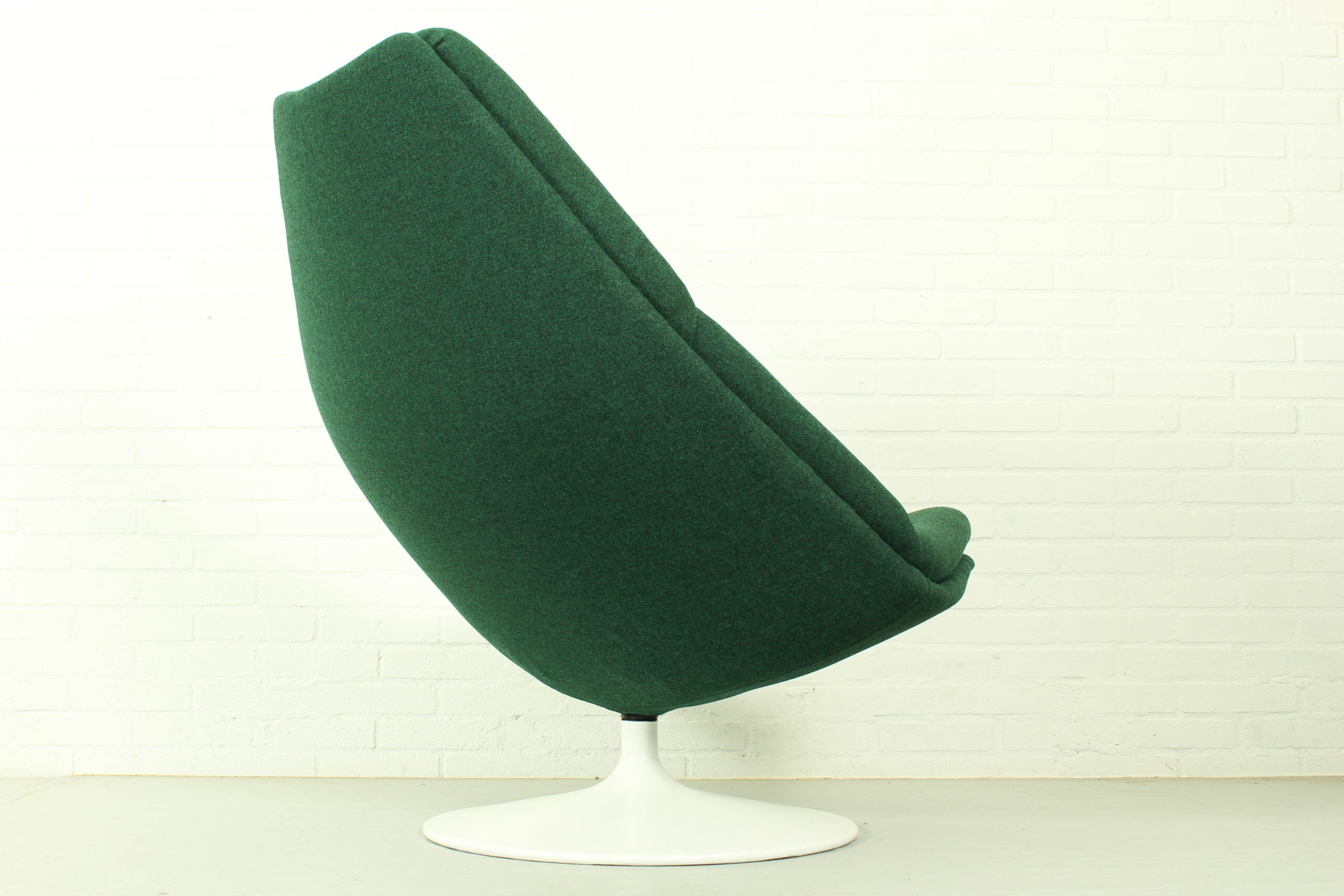 Artifort F510 lounge chair by Geoffrey Harcourt