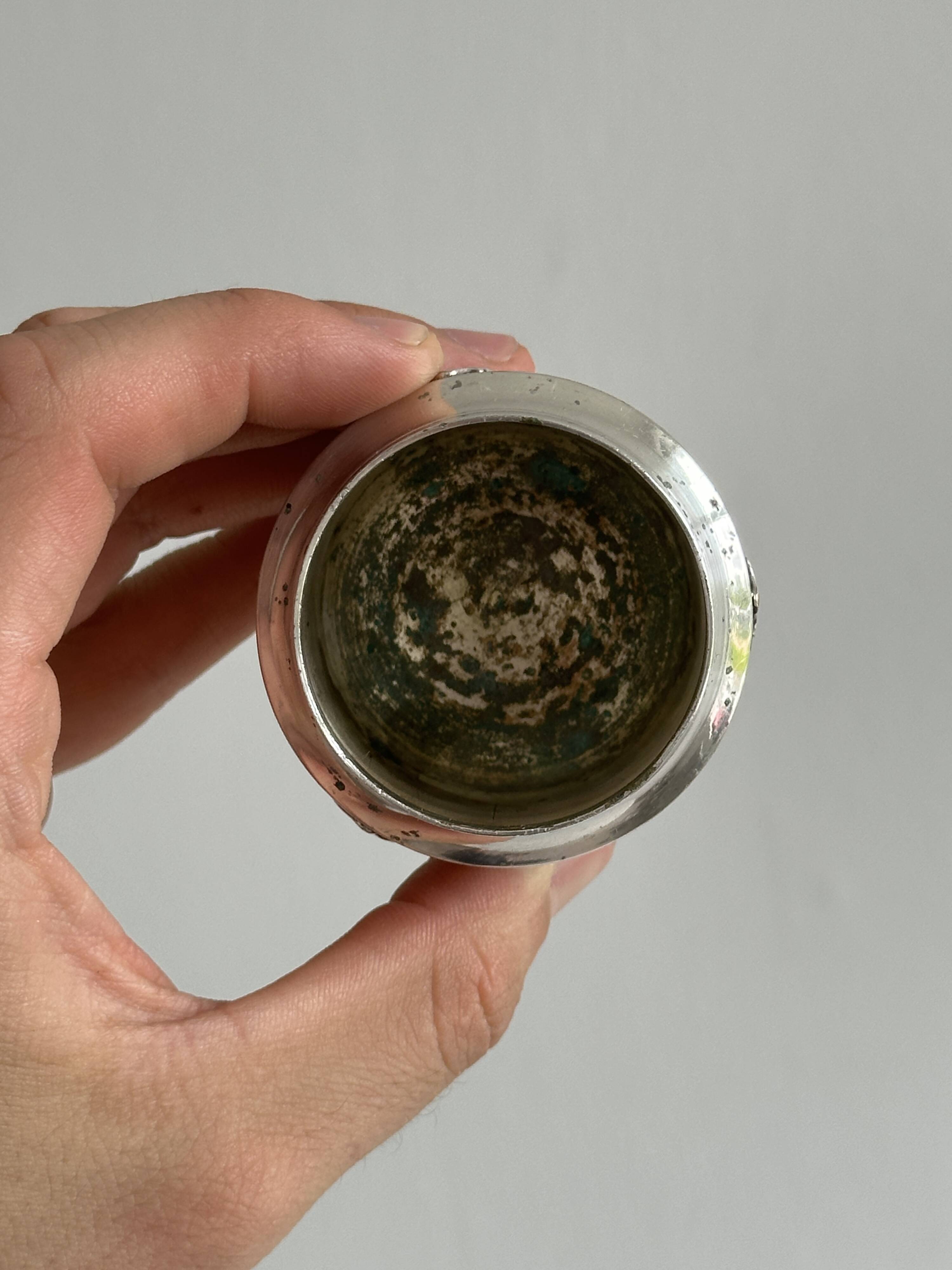 Silver metal duo, small vase and decorative pot