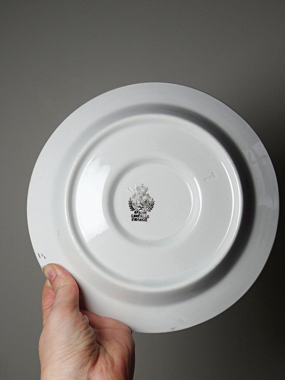 Old Lunéville sauce boat, opaque porcelain with polychrome decoration.