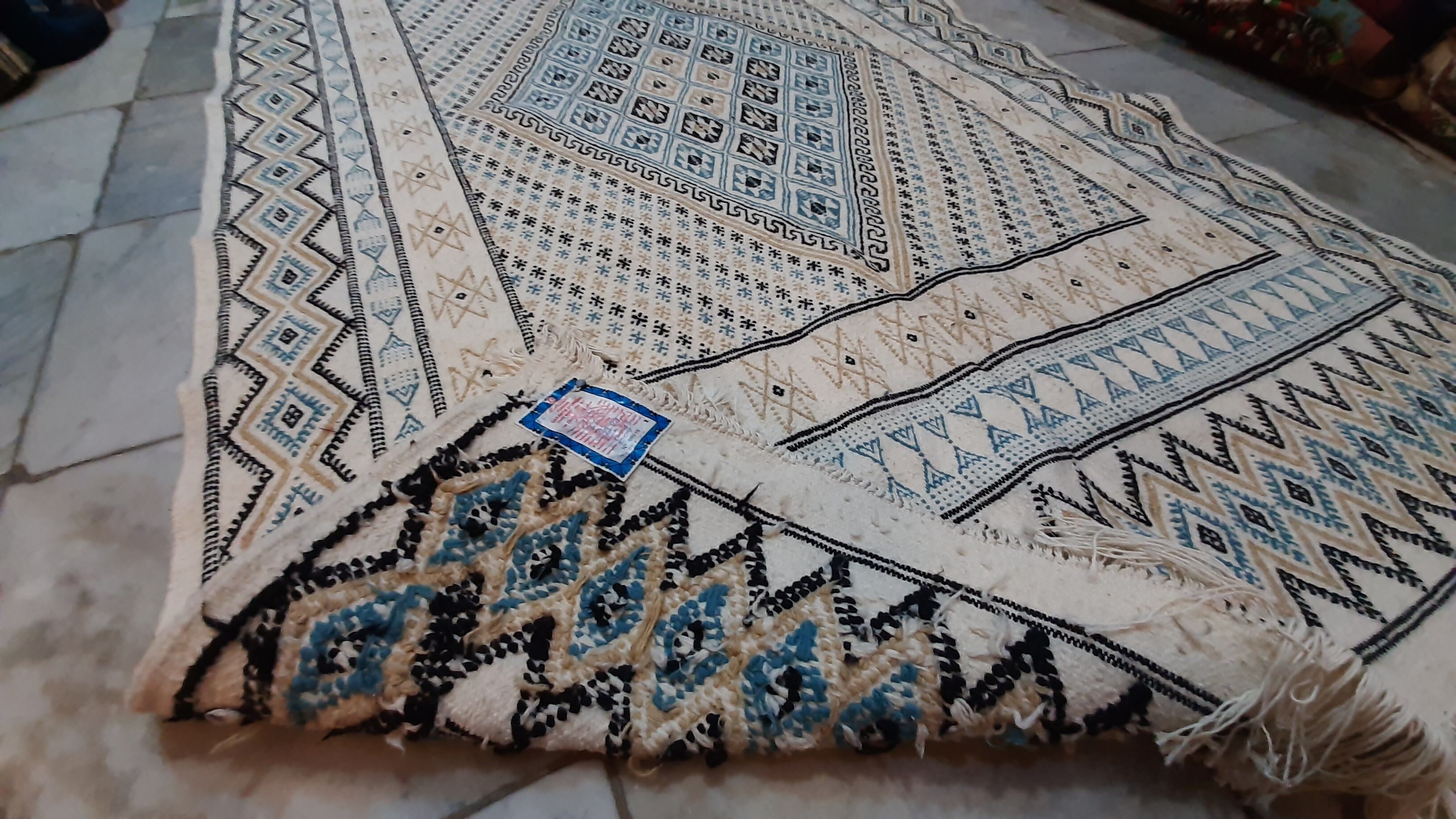 Tapis blanc et bleu marocain en laine fait main - 240x150cm