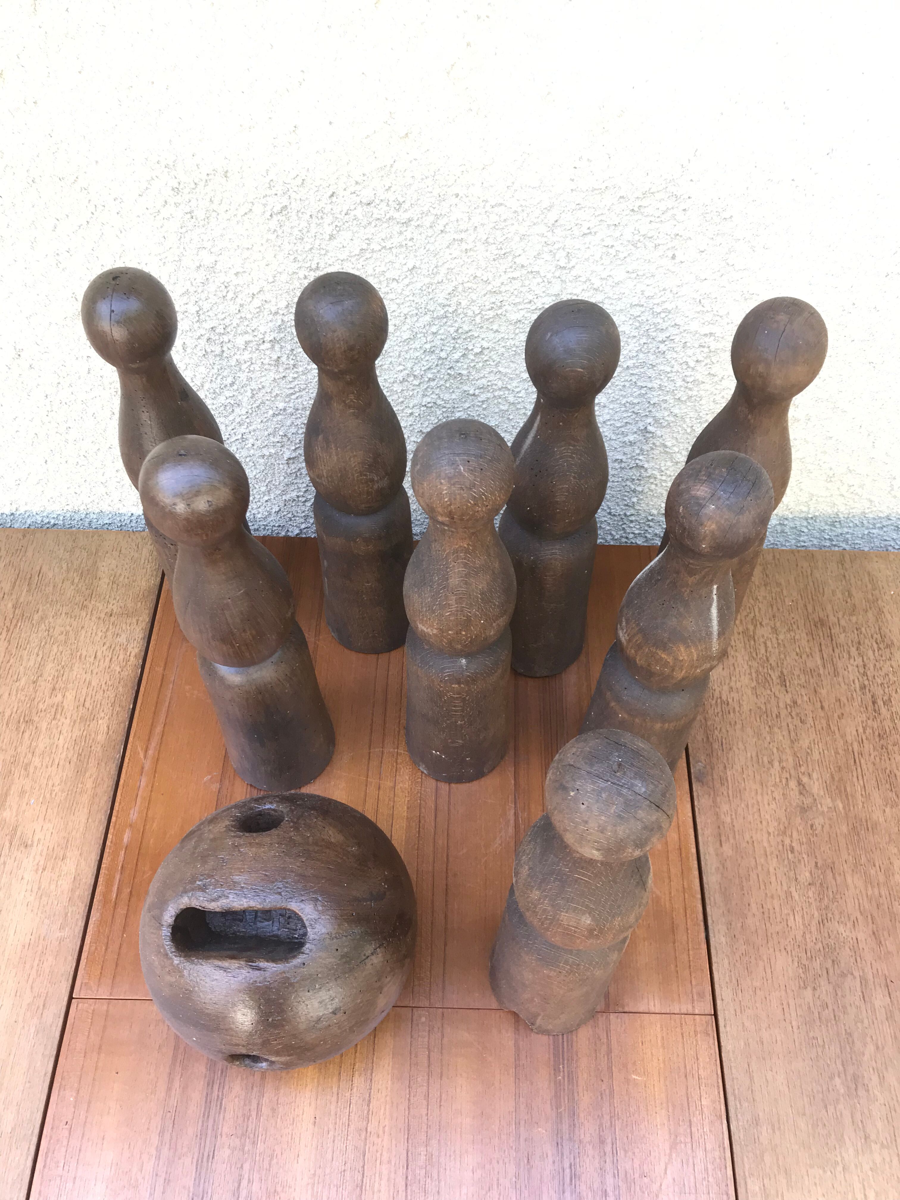 Old bowling wood game, 8 squids and one ball