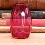 Pot à lait anglais en verre Cranberry de style victorien
