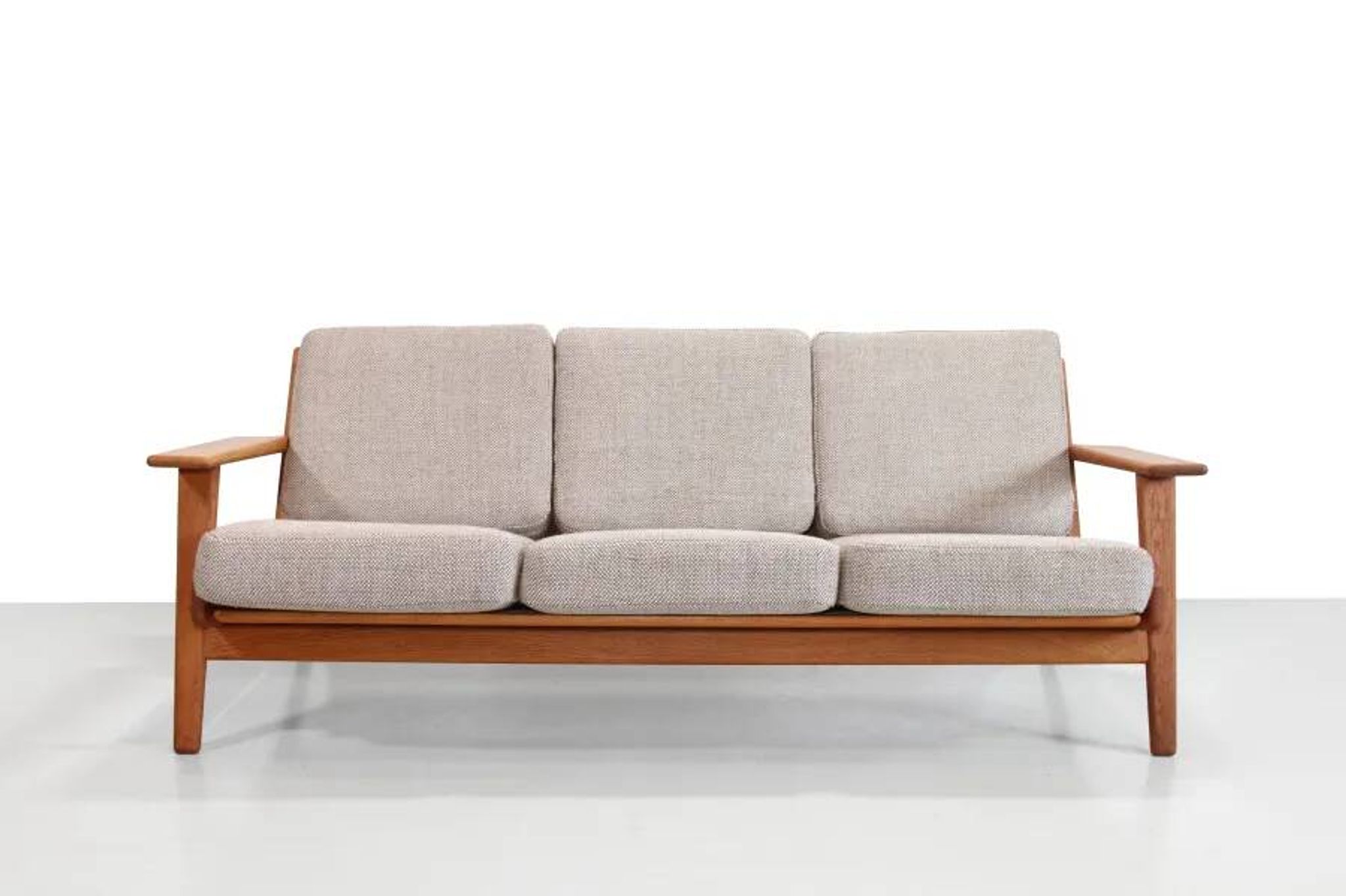 Oak Danish design sofa by Hans Wegner model GE290 for Getama