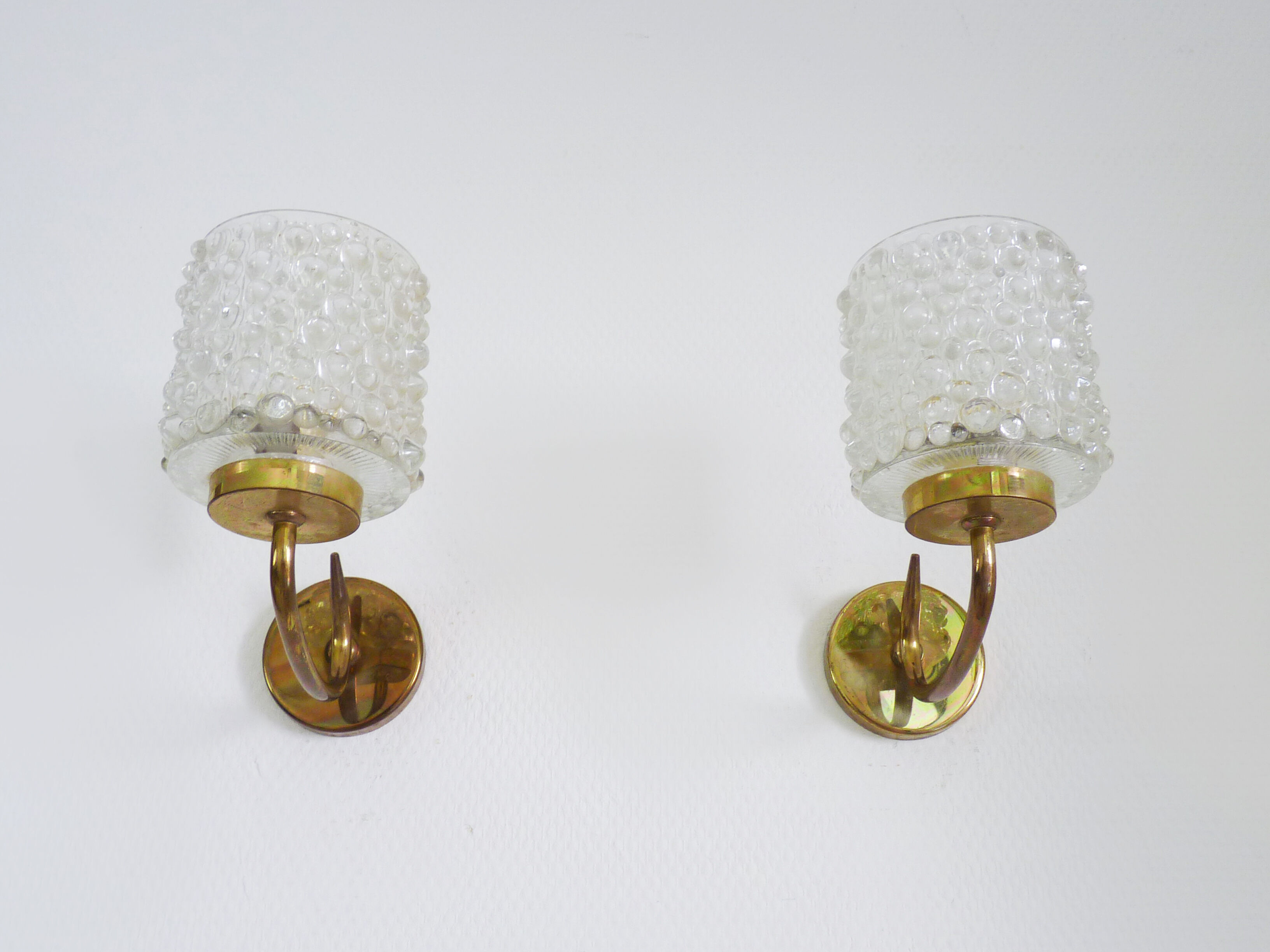 Paire d'appliques murales vintage en laiton verres à bulles. Année 60