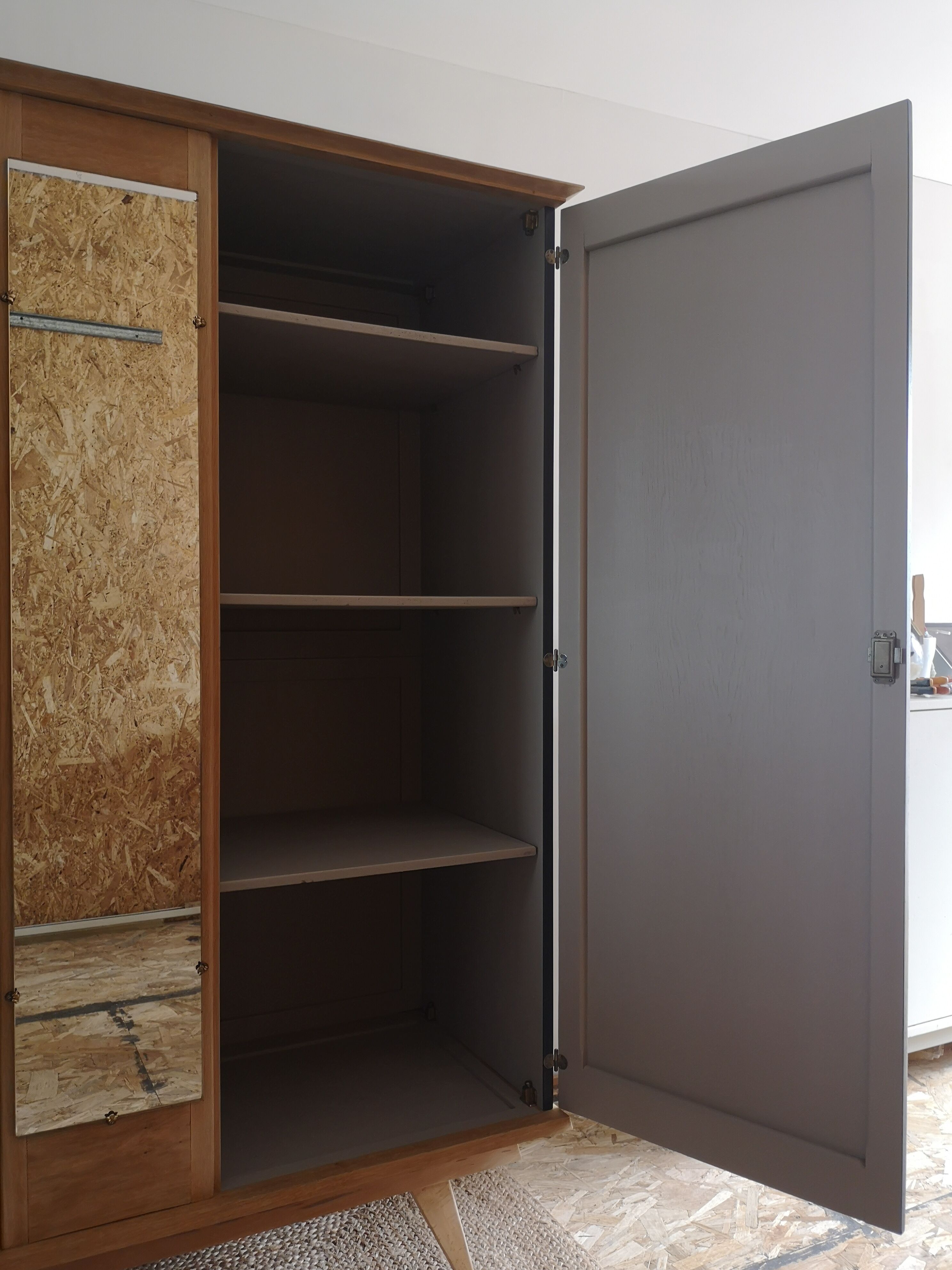 Armoire vintage pieds compas rénovée