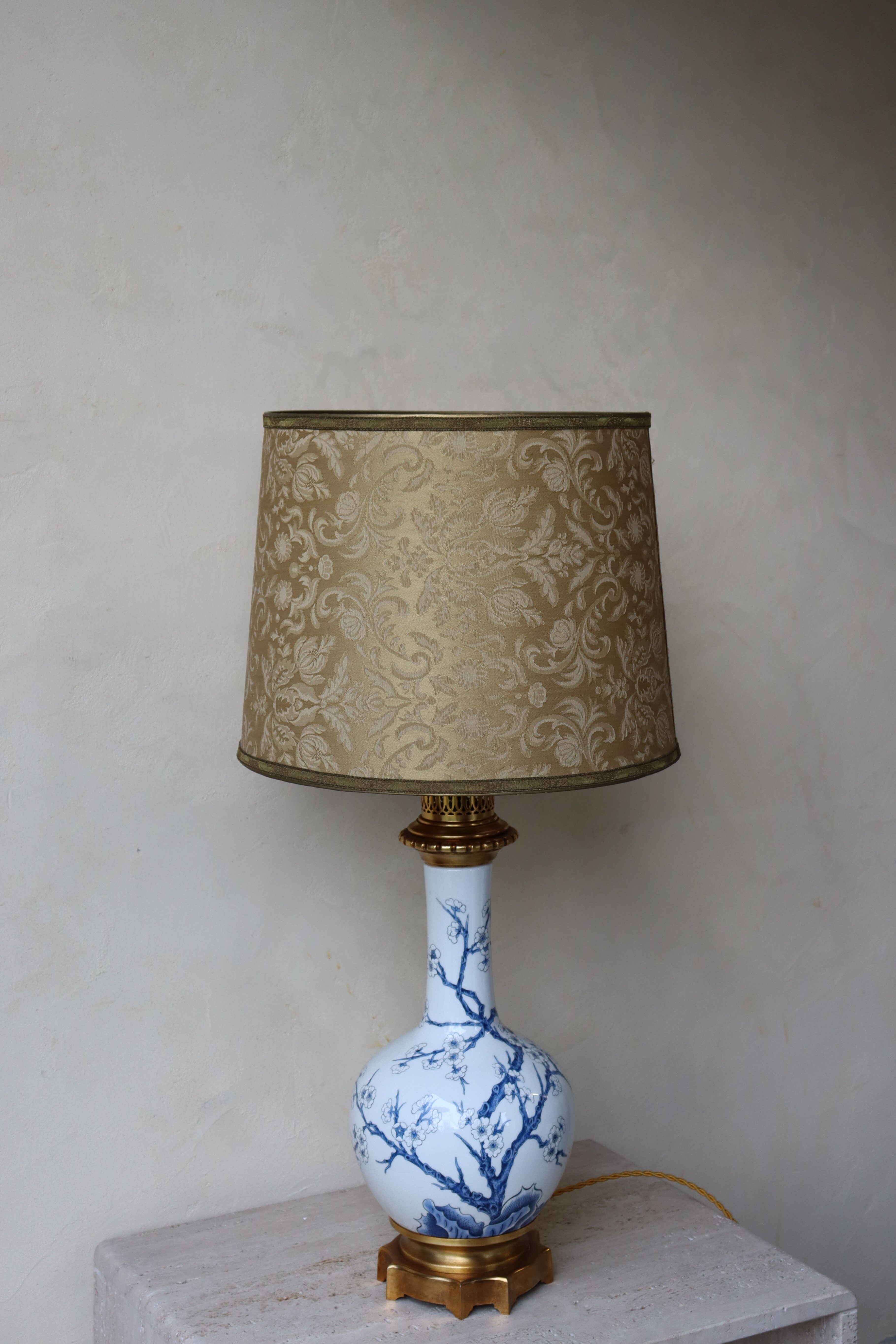Hollywood regency Chinese porcelain from Paris table lamp