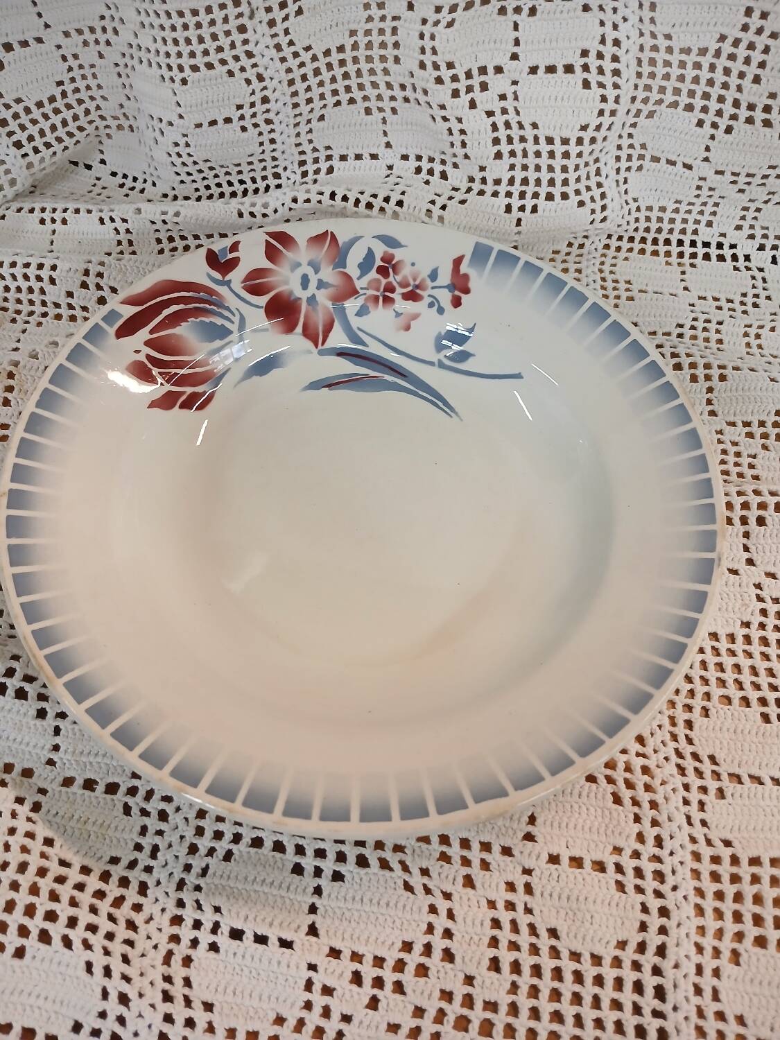 Old Saint Amand "Bougival" dish