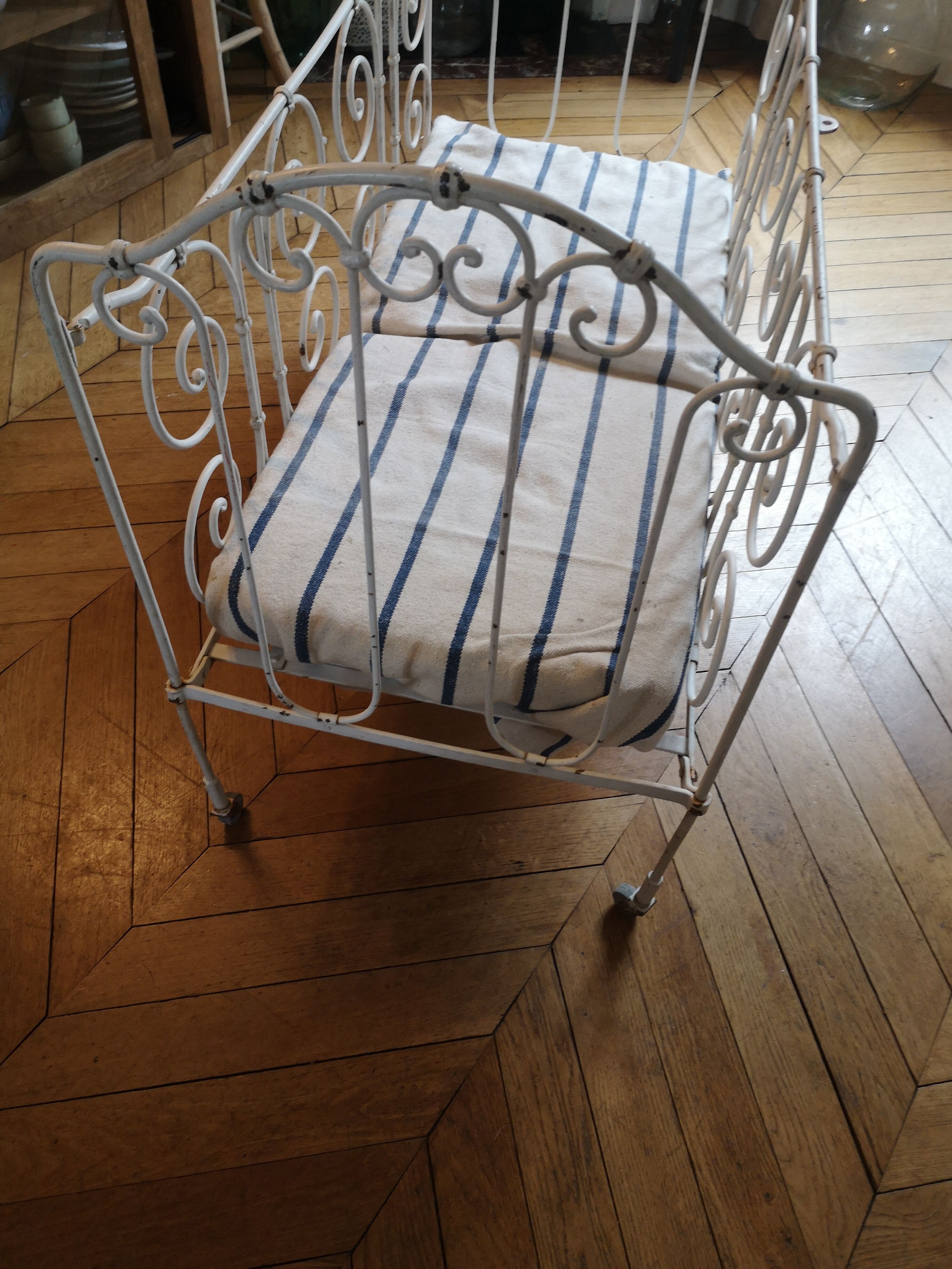 Lit en fer forgé ou banquette