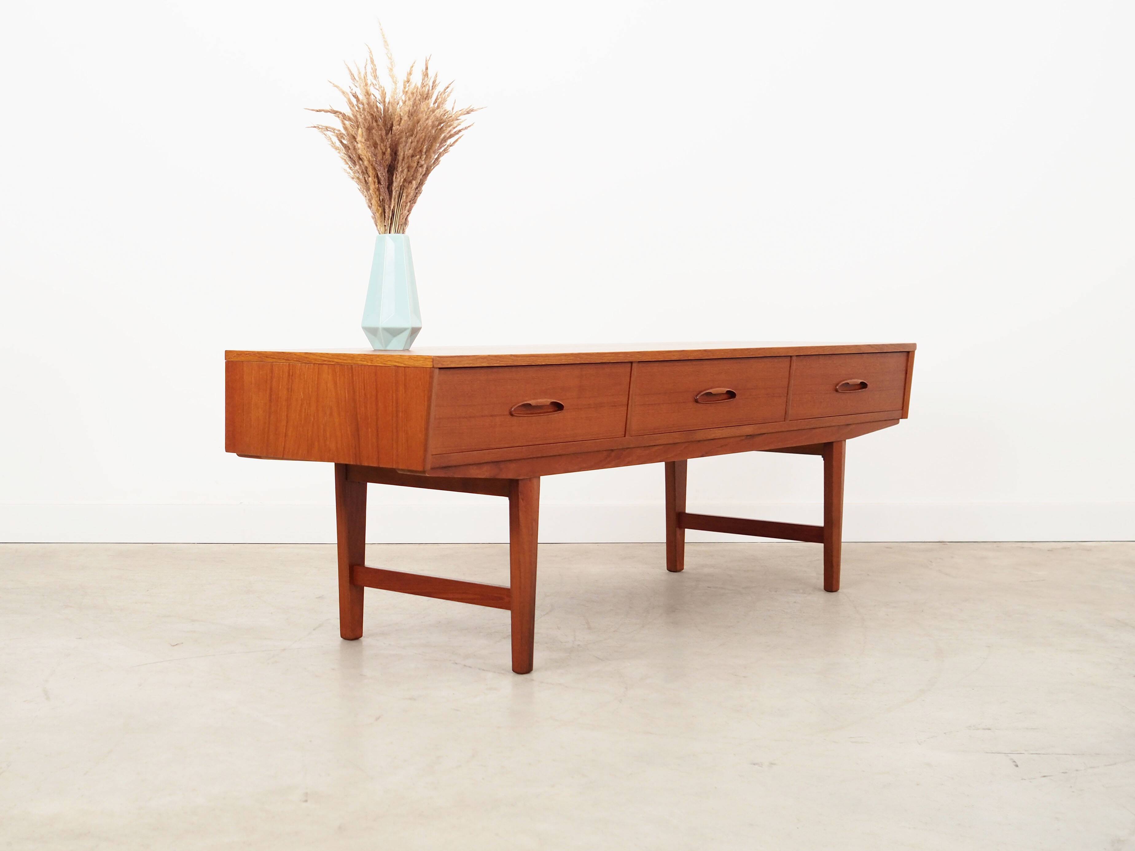 Buffet bas danois en teck, années 1960
